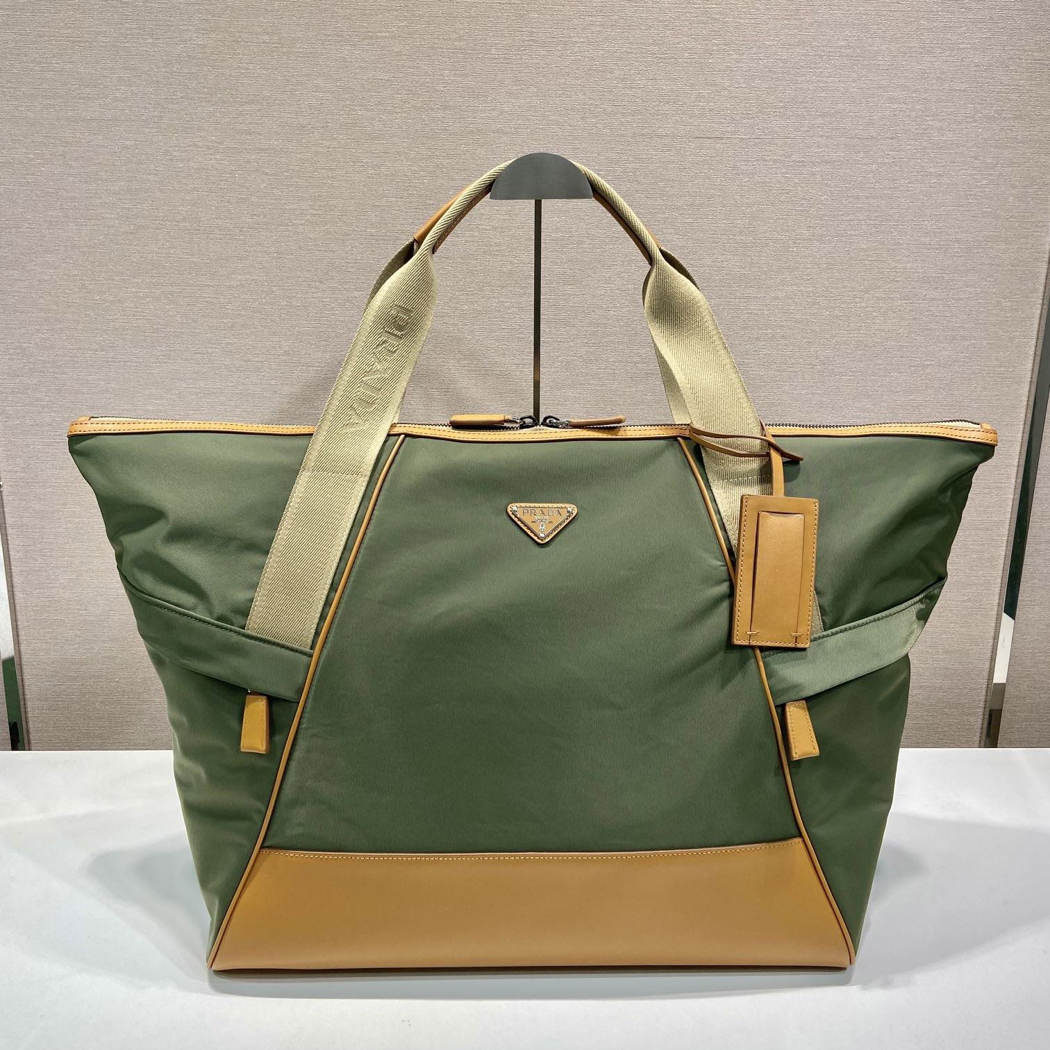Pra*a shopping bags